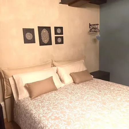 Riva Est Apartament * カンノビオ